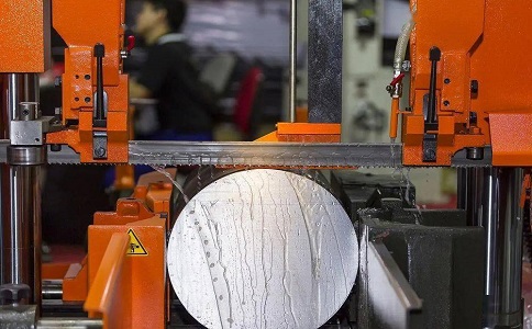 井冈山立式金属带锯床切削出现跑带故障解决方法！